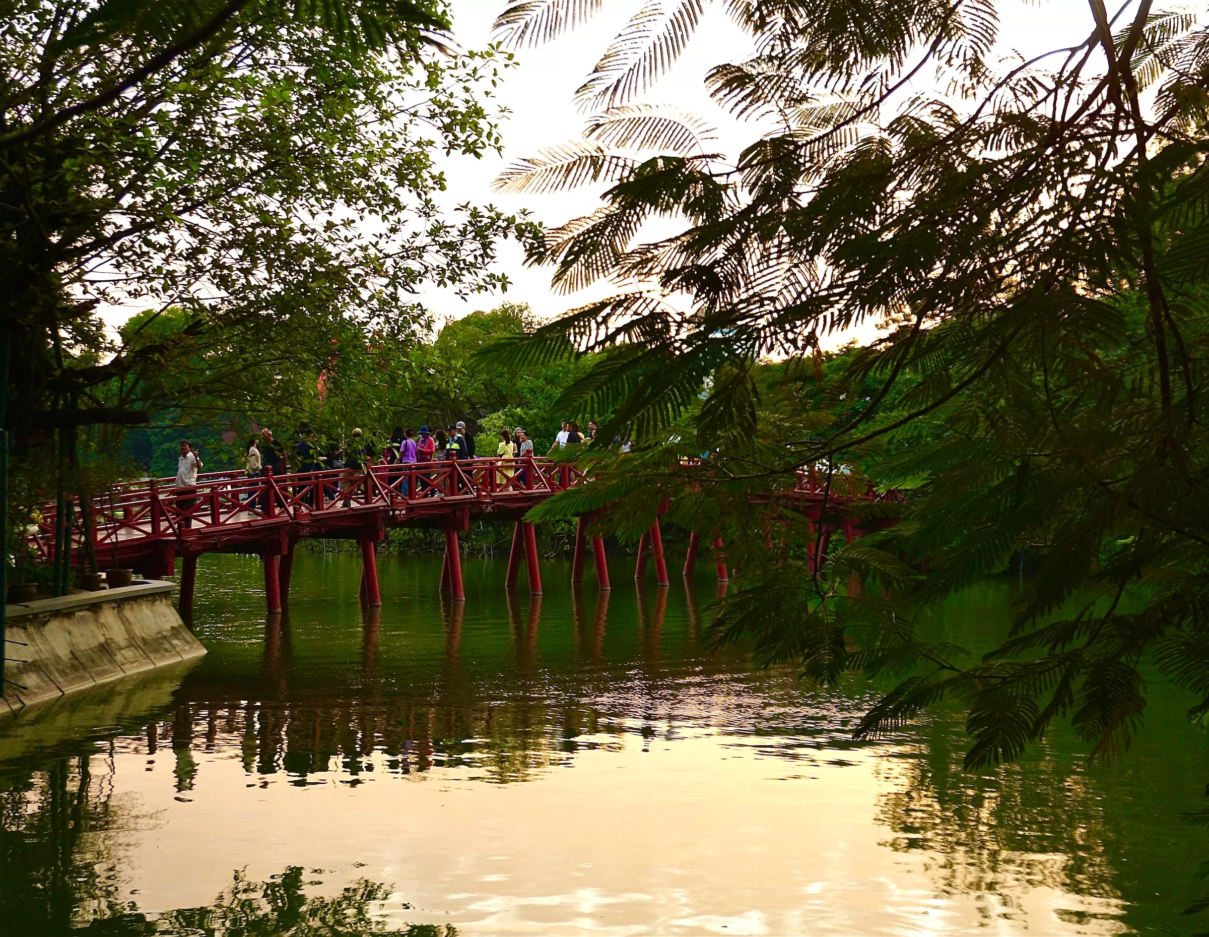 hoan kiem lake