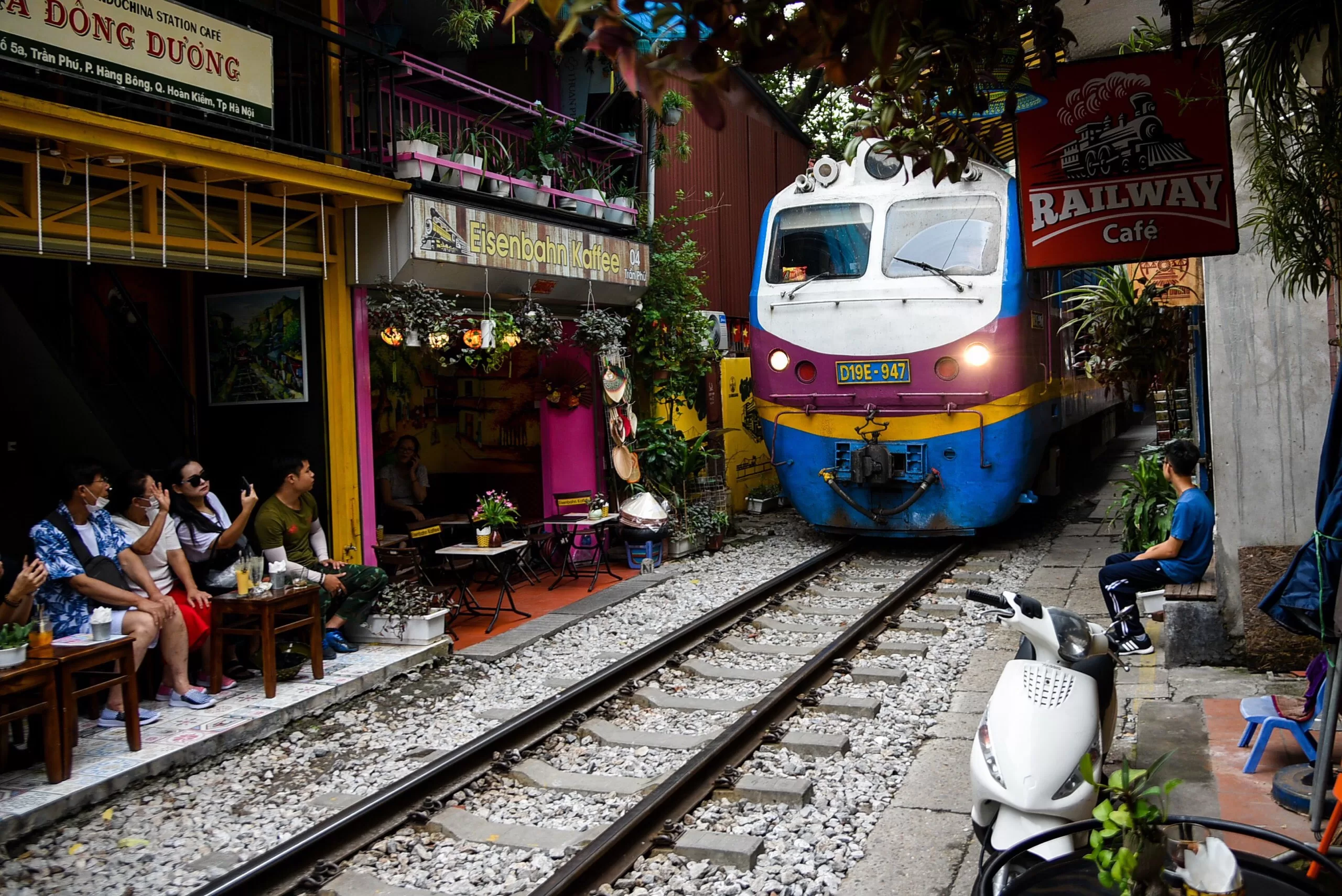 hanoi railway coffee